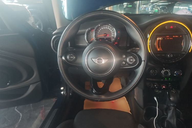 Used MINI 2015 1.5T COOPER Fun Five-Door Edition Steering Wheel