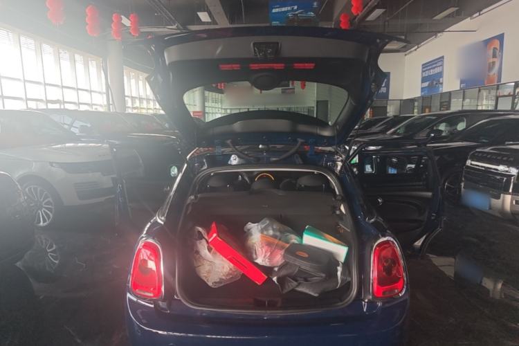 Used MINI 2015 1.5T COOPER Fun Five-Door Edition Trunk