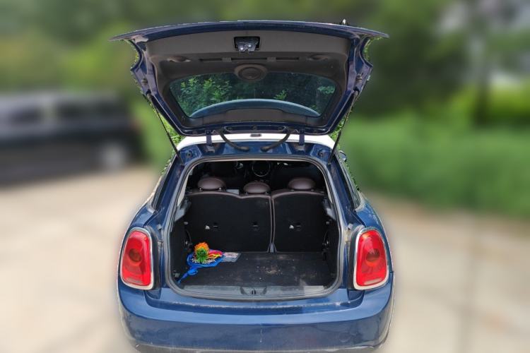 Used MINI 2015 1.5T COOPER Fun Five-Door Edition Trunk