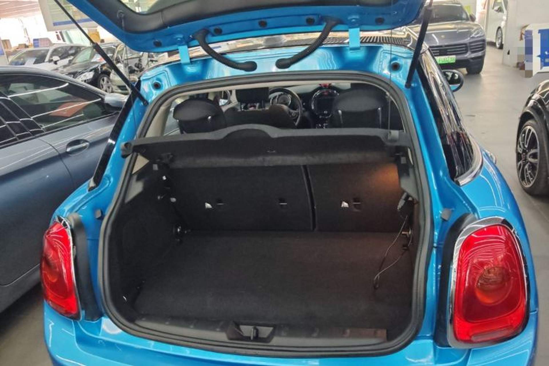 Used MINI 2015 1.5T COOPER Fun Five-Door Edition Trunk