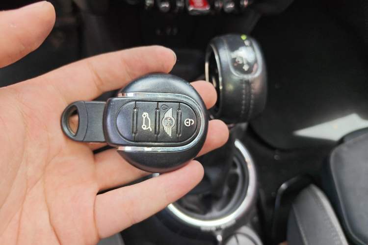 Used MINI 2015 1.5T COOPER Fun Five-Door Edition Vehicle Key