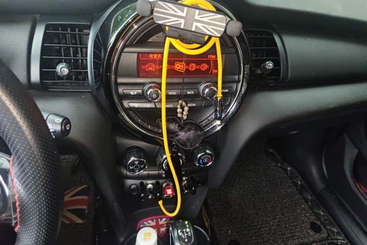Used MINI 2015 1.2T ONE Five-Door Edition Audio And AC Panel