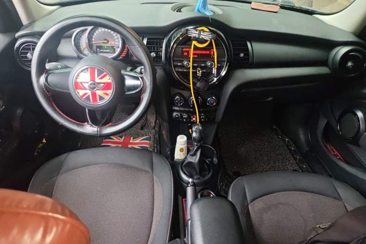 Used MINI 2015 1.2T ONE Five-Door Edition Center Console