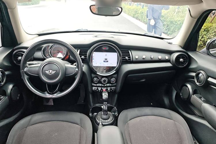 Used MINI 2015 1.2T ONE Five-Door Edition Interior 2