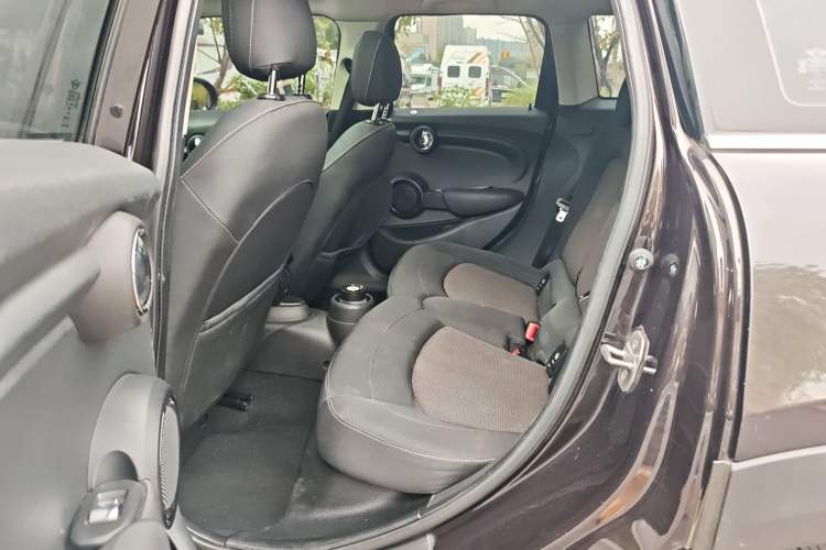 Used MINI 2015 1.2T ONE Five-Door Edition Interior 4