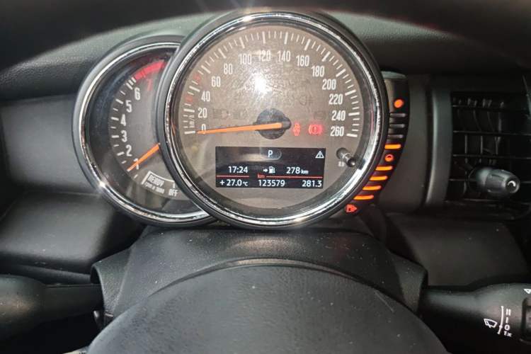 Used MINI 2015 1.2T ONE Five-Door Edition Odometer Close Up