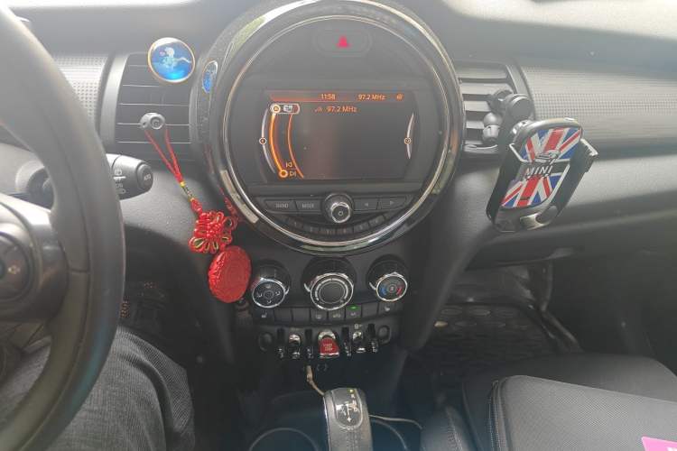 Used MINI 2015 1.5T COOPER Fun Five-Door Edition Audio And AC Panel