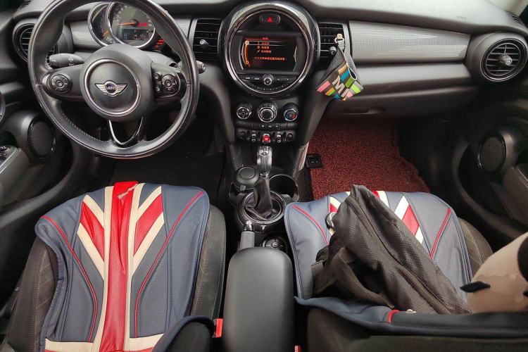 Used MINI 2015 1.5T COOPER Fun Five-Door Edition Center Console