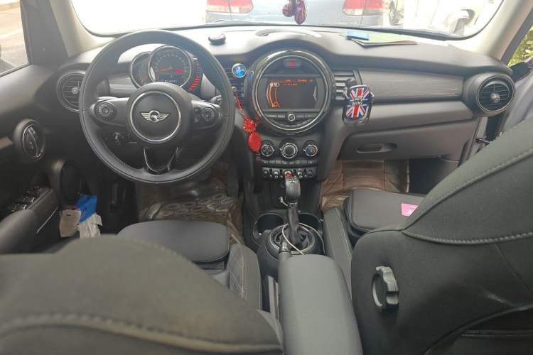 Used MINI 2015 1.5T COOPER Fun Five-Door Edition Center Console