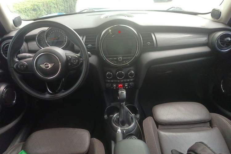 Used MINI 2015 1.5T COOPER Excitement Five-Door Edition Center Console