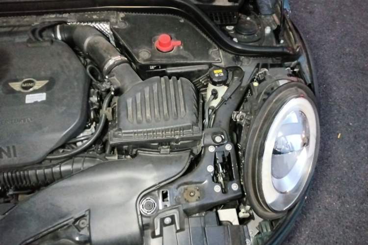 Used MINI 2015 2.0T COOPER S Five-Door Edition Engine Bay Left