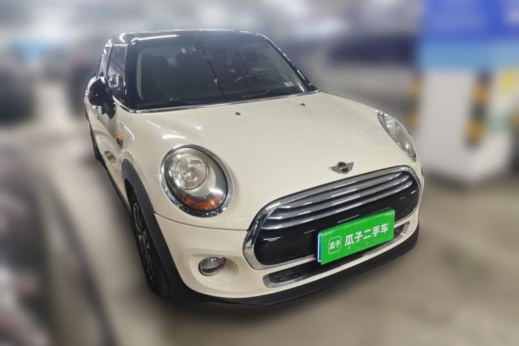 Used MINI 2015 1.5T COOPER Fun Five-Door Edition Front Right 45 Deg