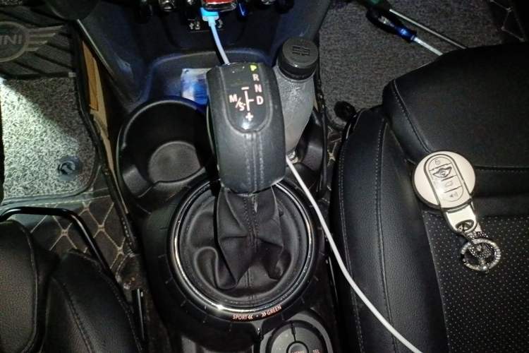Used MINI 2015 1.5T COOPER Fun Five-Door Edition Gear Lever