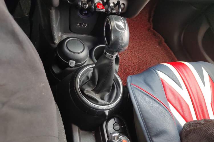 Used MINI 2015 1.5T COOPER Fun Five-Door Edition Gear Lever