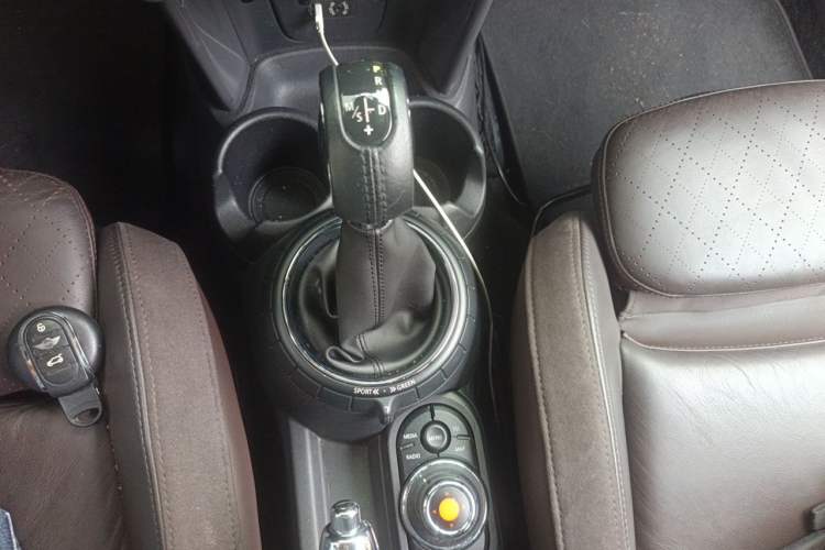 Used MINI 2015 1.5T COOPER Excitement Five-Door Edition Gear Lever