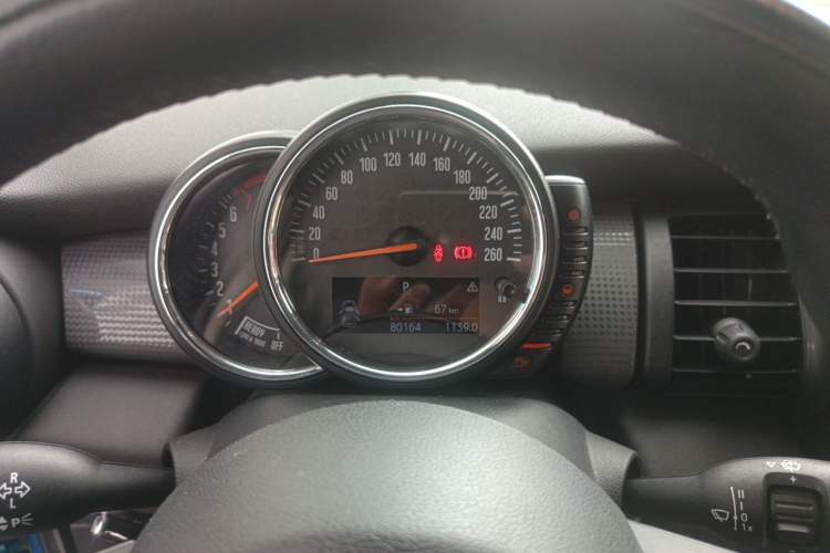 Used MINI 2015 1.5T COOPER Excitement Five-Door Edition Instrument Cluster