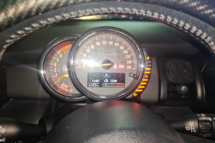 Used MINI 2015 1.5T COOPER Fun Five-Door Edition Instrument Cluster