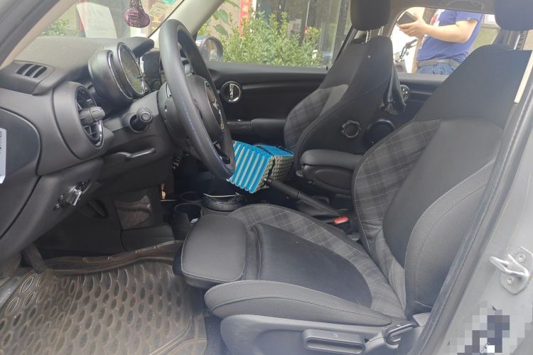 Used MINI 2015 1.5T COOPER Fun Five-Door Edition Left Front Seat