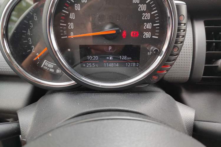 Used MINI 2015 1.5T COOPER Fun Five-Door Edition Odometer Close Up