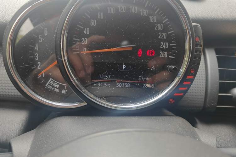 Used MINI 2015 1.5T COOPER Fun Five-Door Edition Odometer Close Up