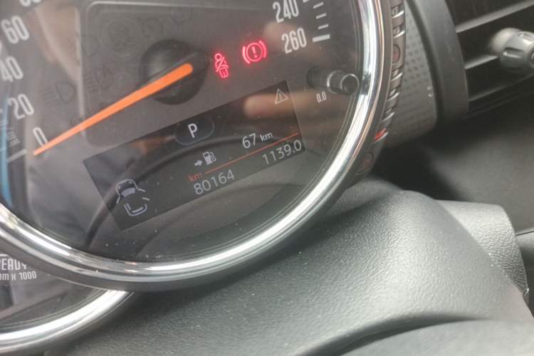 Used MINI 2015 1.5T COOPER Excitement Five-Door Edition Odometer Close Up