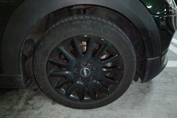 Used MINI 2015 1.5T COOPER Fun Five-Door Edition Right Front Wheel Hub