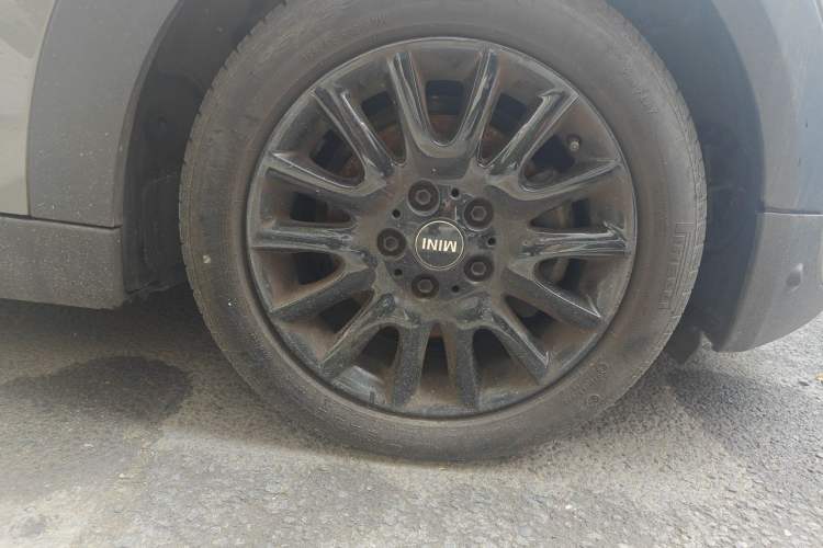 Used MINI 2015 1.5T COOPER Fun Five-Door Edition Right Front Wheel Hub