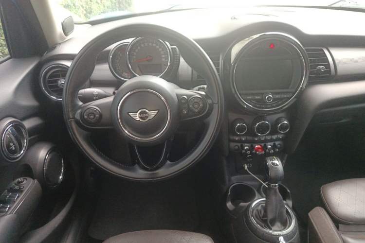 Used MINI 2015 1.5T COOPER Excitement Five-Door Edition Steering Wheel