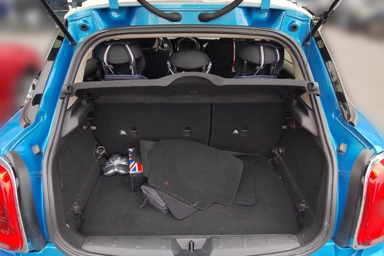 Used MINI 2015 1.5T COOPER Fun Five-Door Edition Trunk