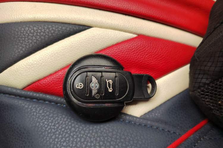 Used MINI 2015 1.5T COOPER Fun Five-Door Edition Vehicle Key