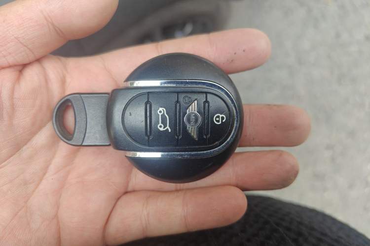 Used MINI 2015 1.5T COOPER Fun Five-Door Edition Vehicle Key