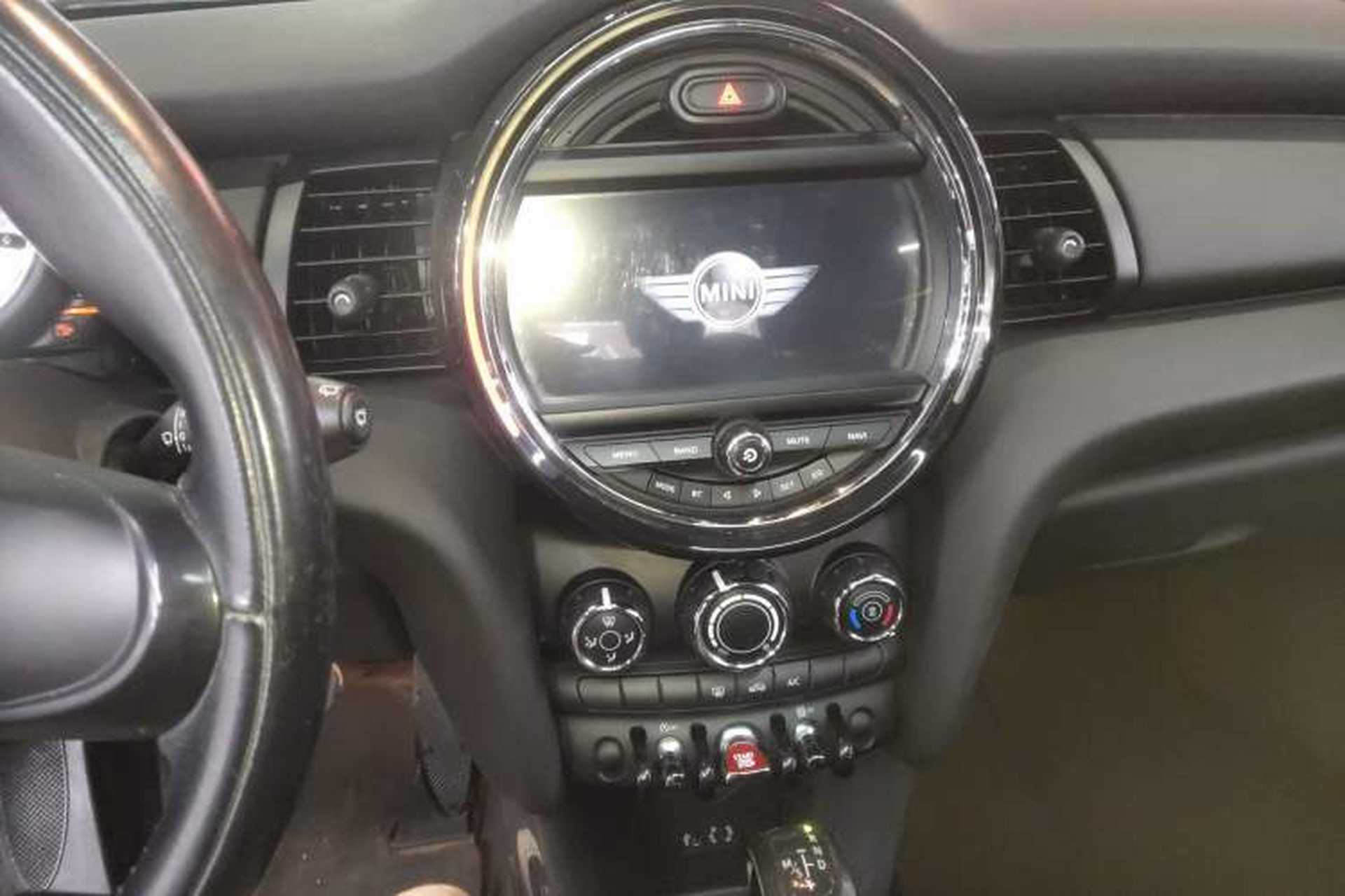 Used MINI 2015 1.2T ONE Five-Door Edition Audio And AC Panel
