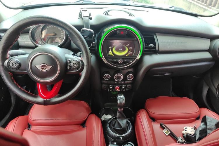 Used MINI 2015 1.5T COOPER Fun Five-Door Edition Center Console