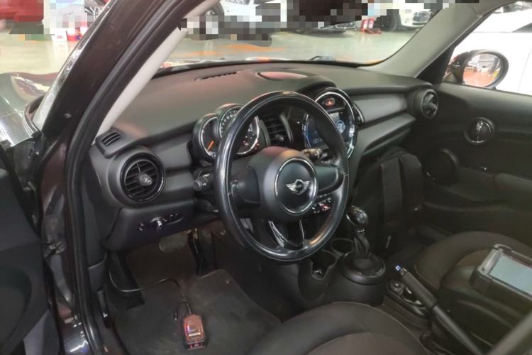 Used MINI 2015 1.2T ONE Five-Door Edition Center Console