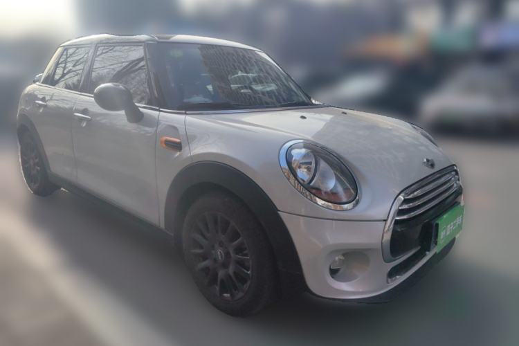 Used MINI 2015 1.5T COOPER Fun Five-Door Edition Front Right 45 Deg
