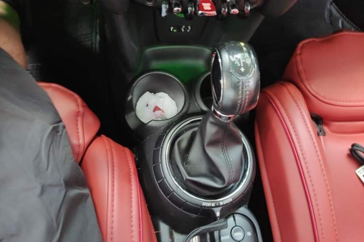 Used MINI 2015 1.5T COOPER Fun Five-Door Edition Gear Lever