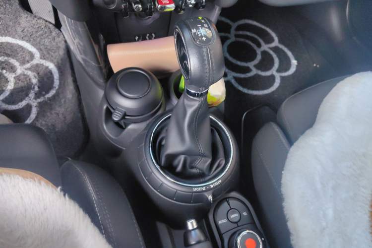 Used MINI 2015 1.5T COOPER Fun Five-Door Edition Gear Lever
