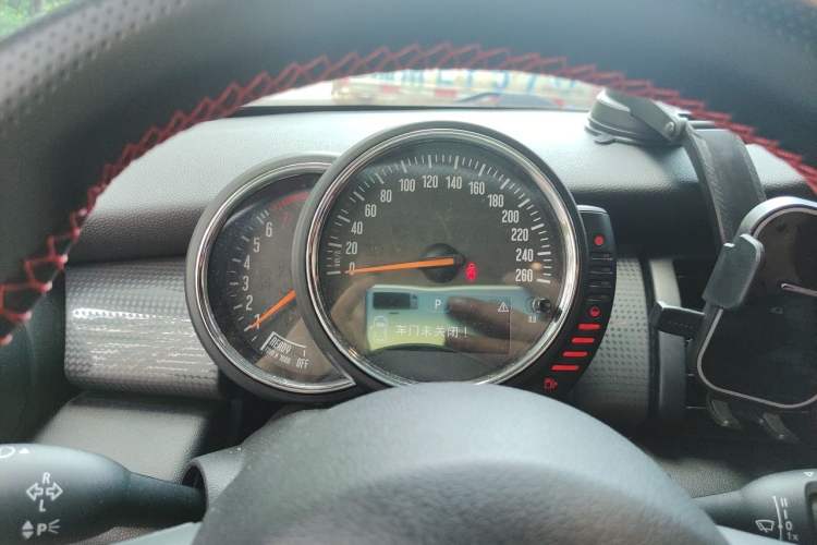 Used MINI 2015 1.5T COOPER Fun Five-Door Edition Instrument Cluster