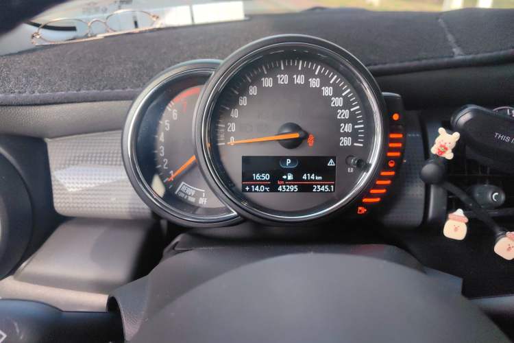 Used MINI 2015 1.5T COOPER Fun Five-Door Edition Instrument Cluster