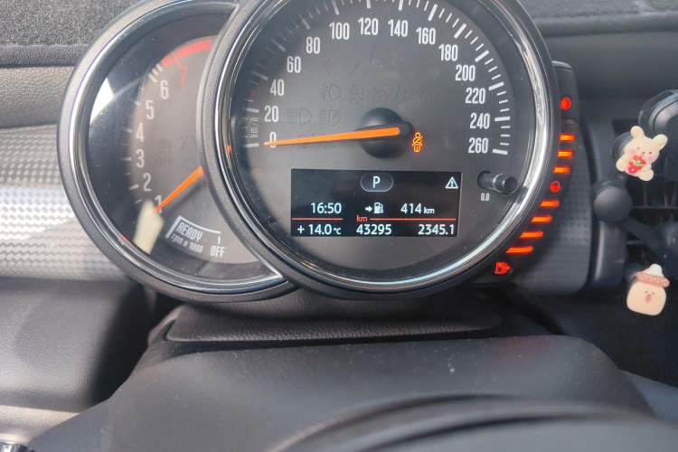 Used MINI 2015 1.5T COOPER Fun Five-Door Edition Odometer Close Up