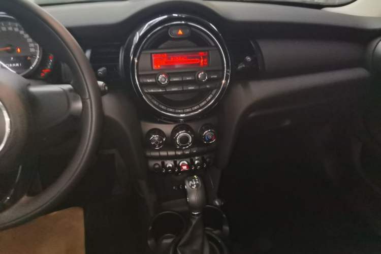 Used MINI 2015 1.2T ONE Five-Door Edition Audio And AC Panel