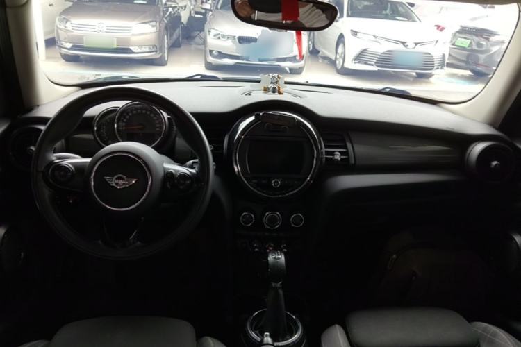 Used MINI 2015 1.5T COOPER Fun Five-Door Edition Center Console