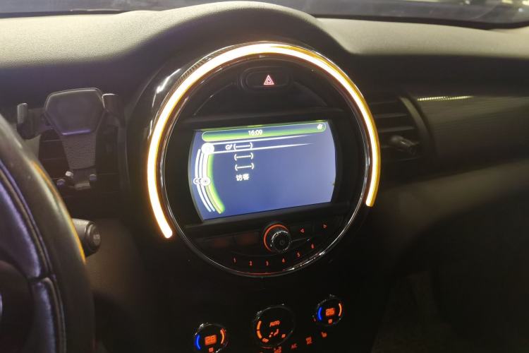 Used MINI 2015 1.5T COOPER Excitement Five-Door Edition Center Console
