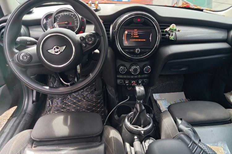 Used MINI 2015 1.5T COOPER Fun Five-Door Edition Center Console