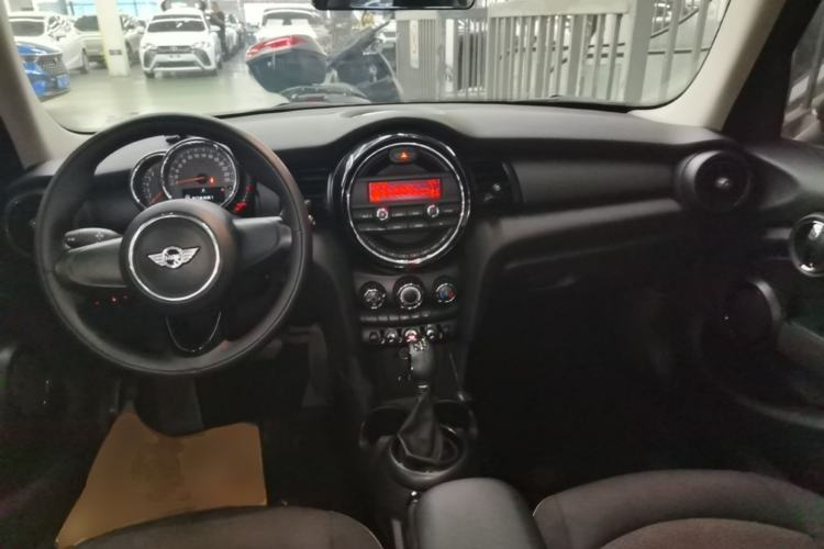 Used MINI 2015 1.2T ONE Five-Door Edition Center Console