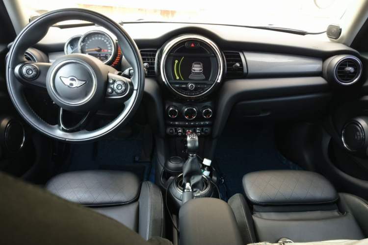 Used MINI 2015 1.5T COOPER Excitement Five-Door Edition Center Console