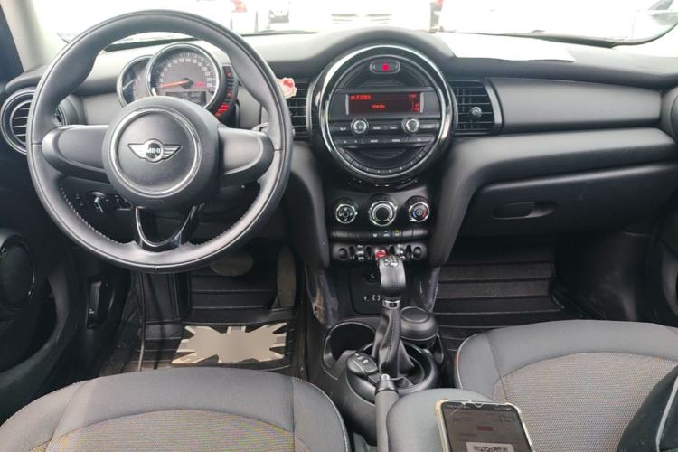 Used MINI 2015 1.2T ONE Five-Door Edition Center Console
