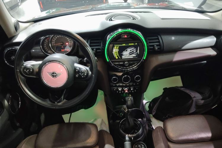 Used MINI 2015 1.5T COOPER Excitement Five-Door Edition Center Console