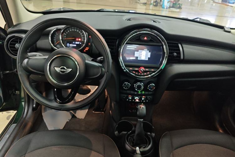 Used MINI 2015 1.2T ONE Five-Door Edition Center Console