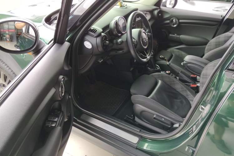 Used MINI 2015 1.5T COOPER Fun Five-Door Edition Driver Seat